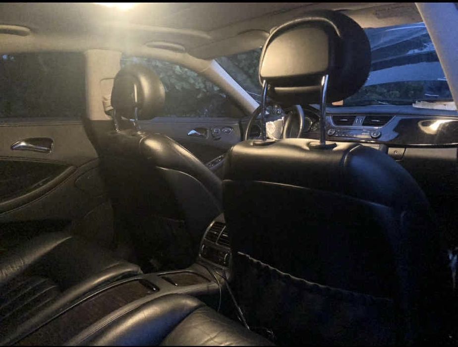 Mercedes w219 kompletne wnętrze . Czarne grzane pompowane fotele