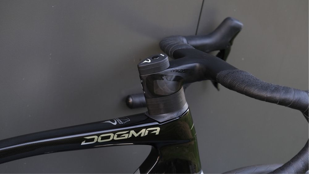 Новий шосейний велосипед Pinarello Dogma X Dura Ace Di2 (2025)