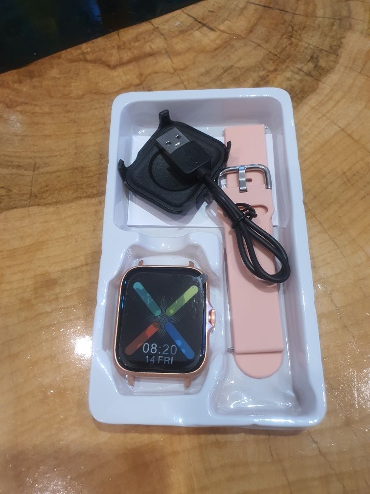 Nowy smartwatch biały, czarny lub różowy