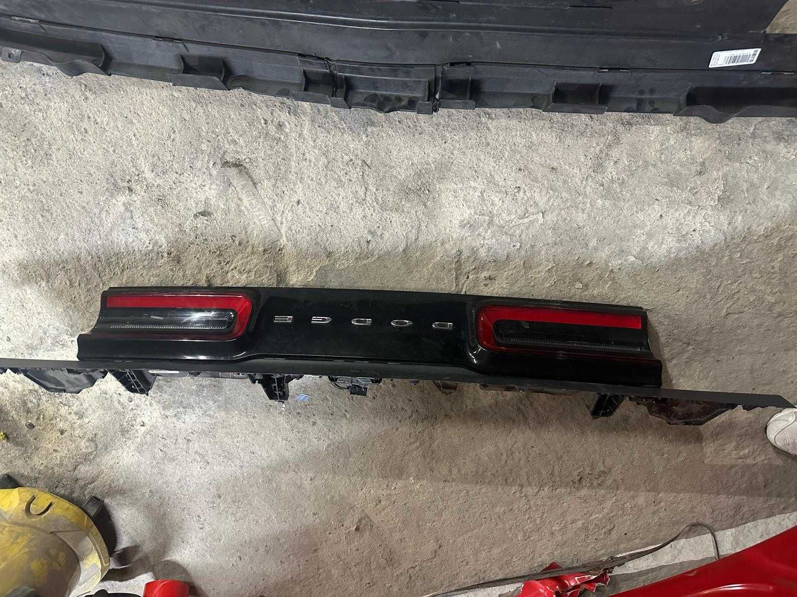 dodge challenger KOMPLET lampy tylne + blenda