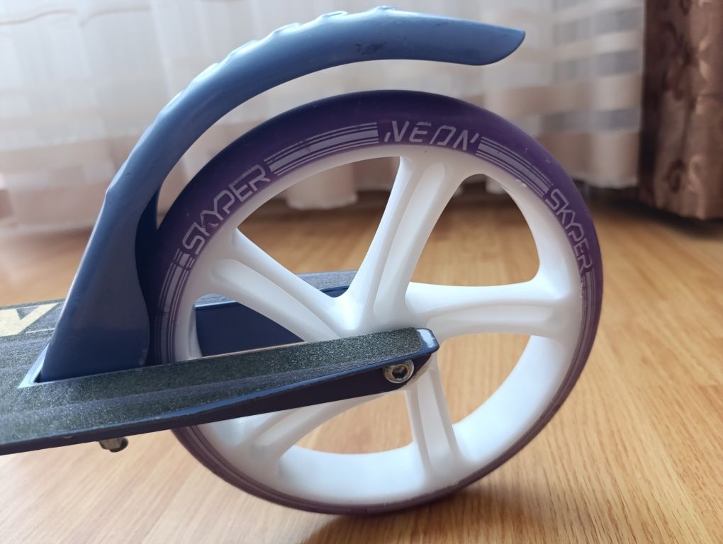 Самокат Skyper NEON (діаметр коліс 20 см)