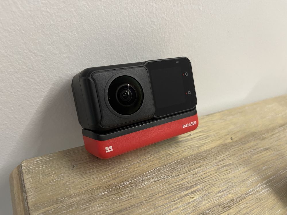 Camara Insta one rs twin edition