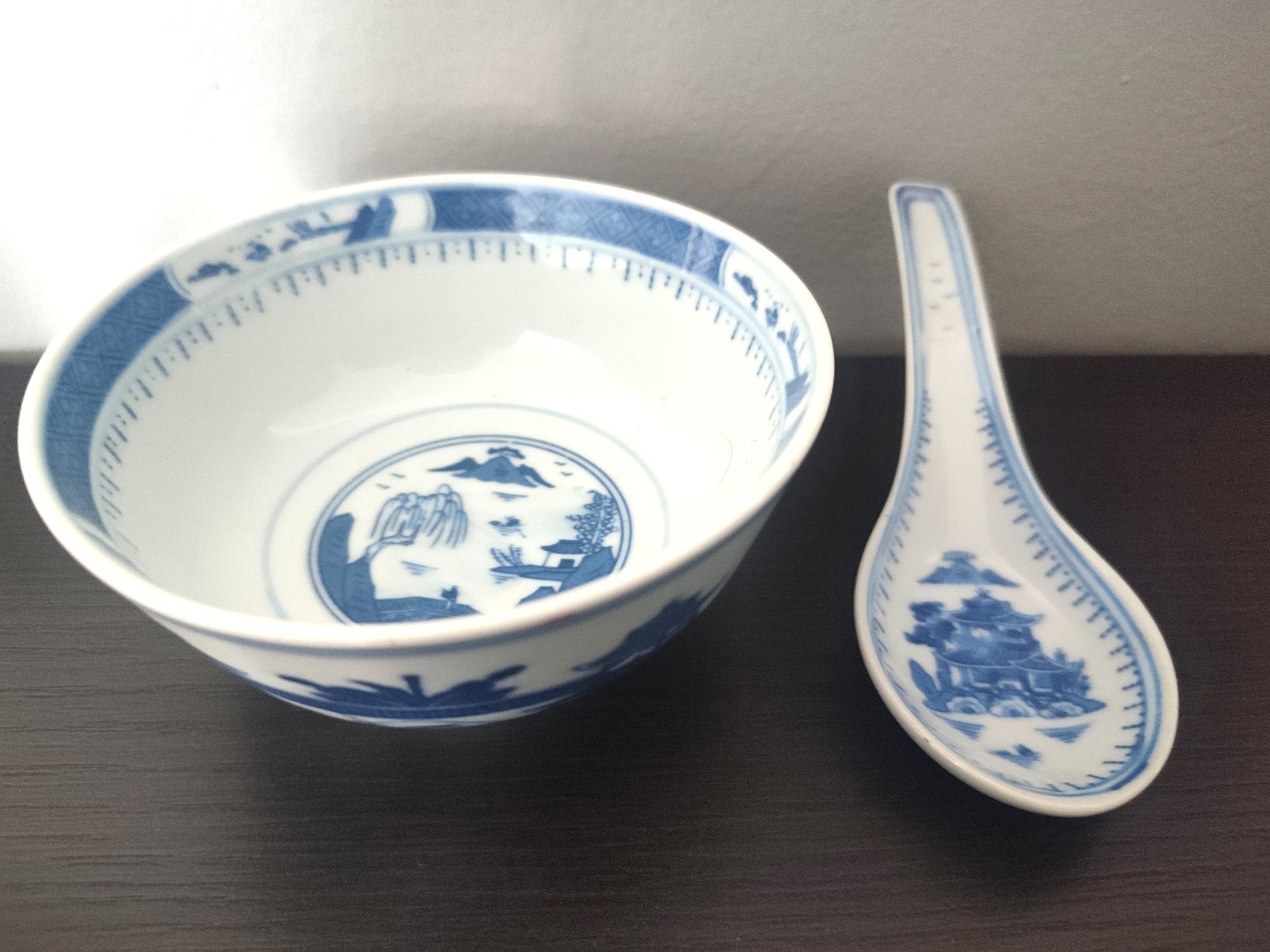 Chińska porcelana PRL miseczka i łyżeczka biało niebieska