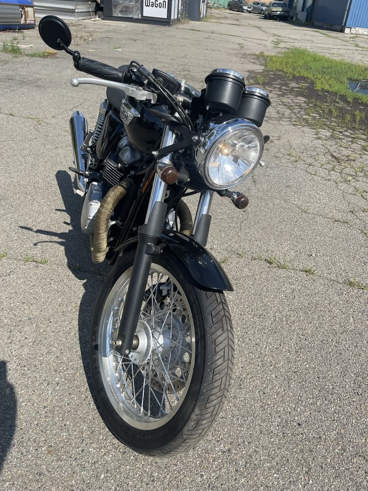 Triumph Thruxton 900