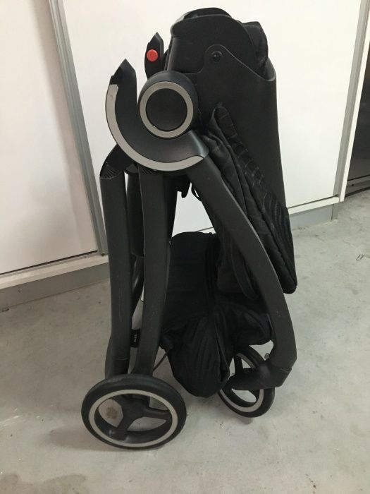 Carrinho de Passeio GB Maris Plus Lux Black