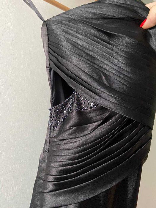 Вечірня чорна довга сукня