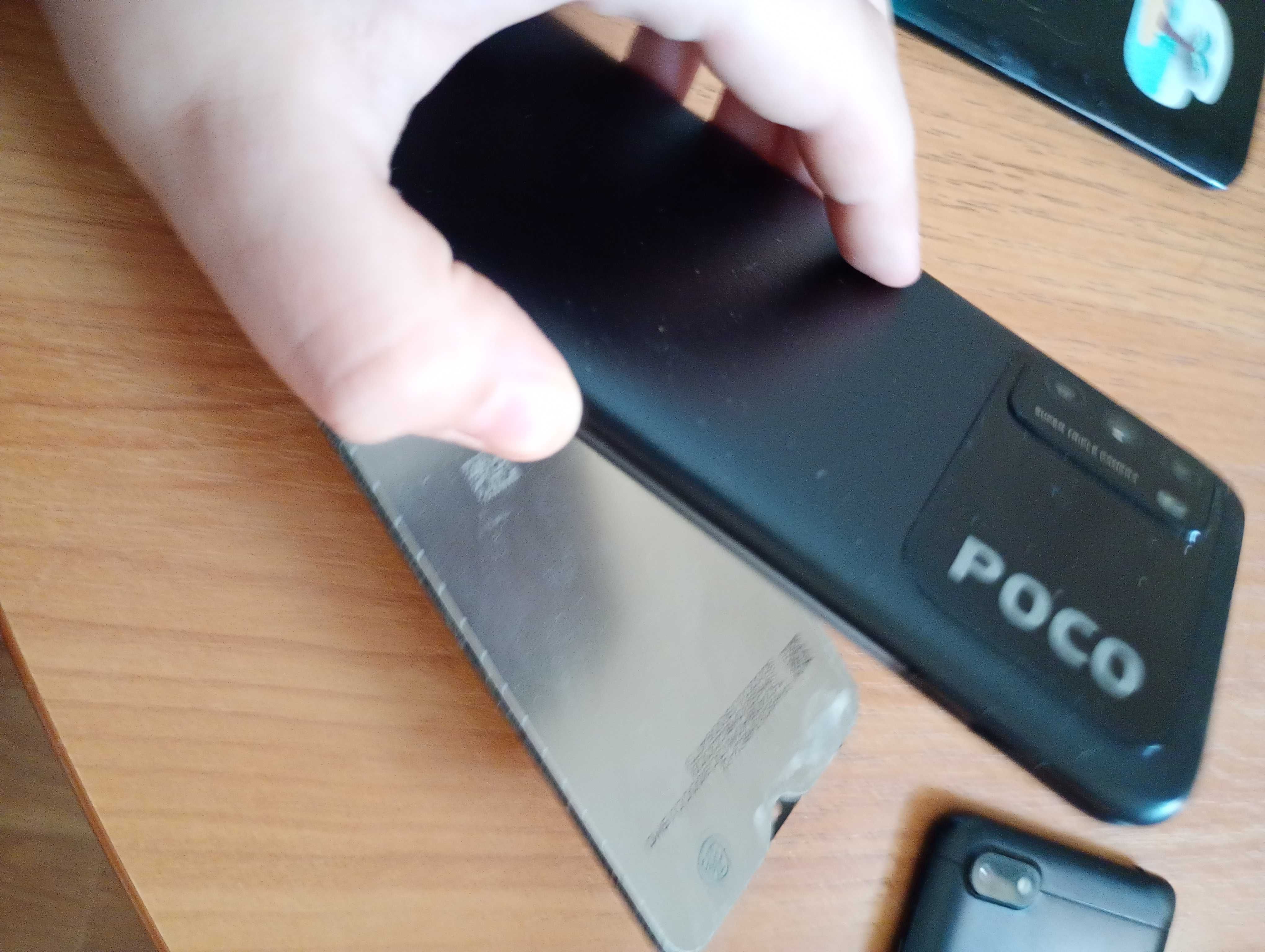 Poco вроде m 3 pro с отволившимся  экраном місто Дніпро улиця Гагаріна