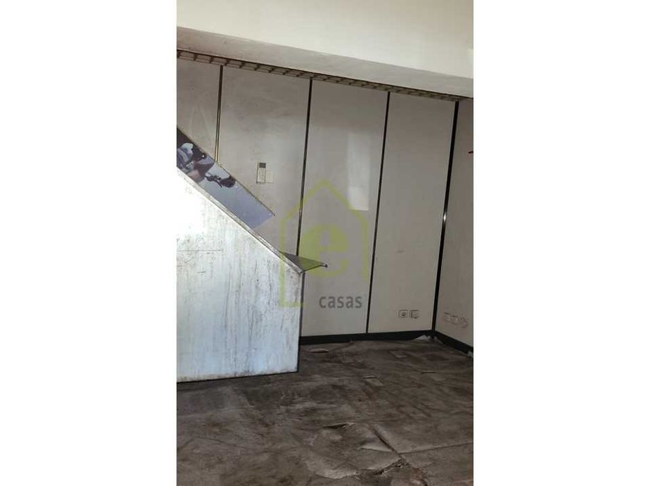 Ampla Loja na Póvoa de Santo Adrião