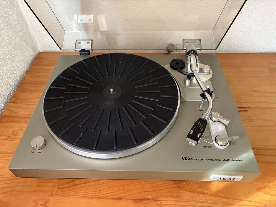 Gira discos Akai AP-103C