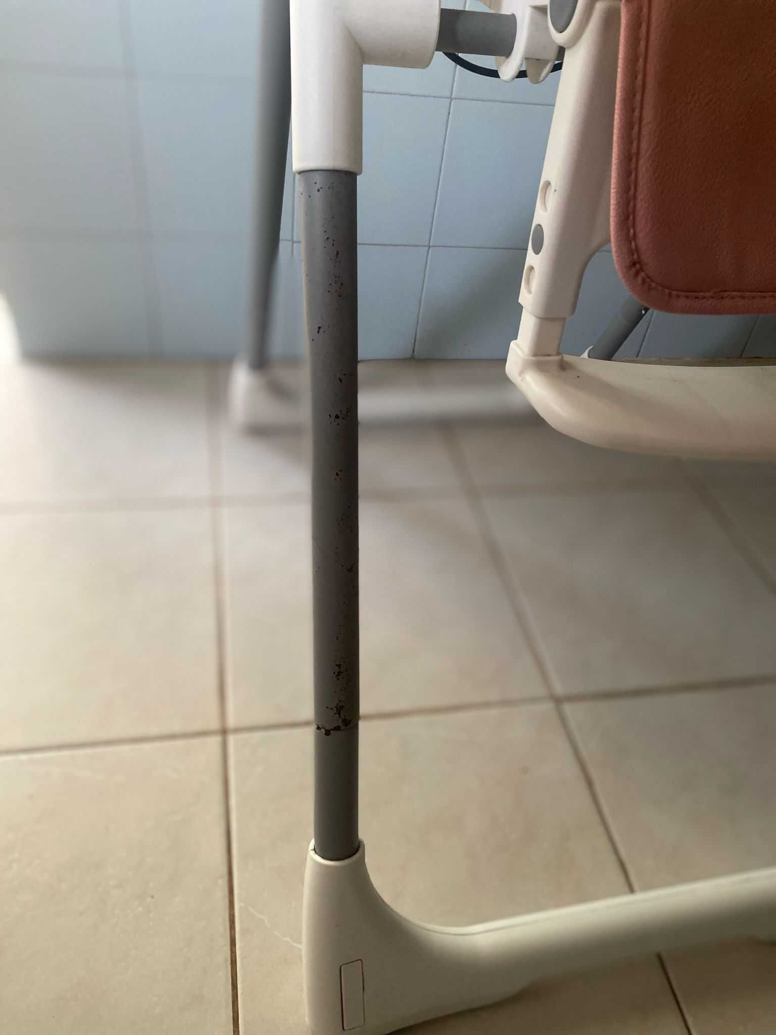 Cadeira de refeição ajustável e dobrável para bebé