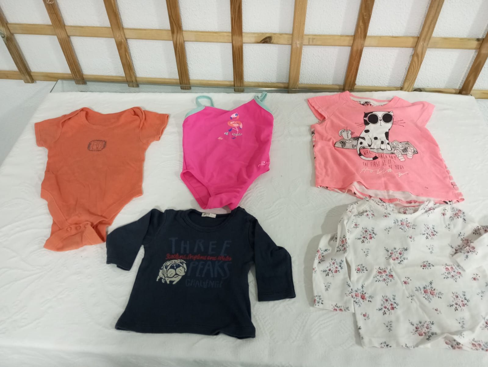 Roupas de bebés e crianças. 2 € cada