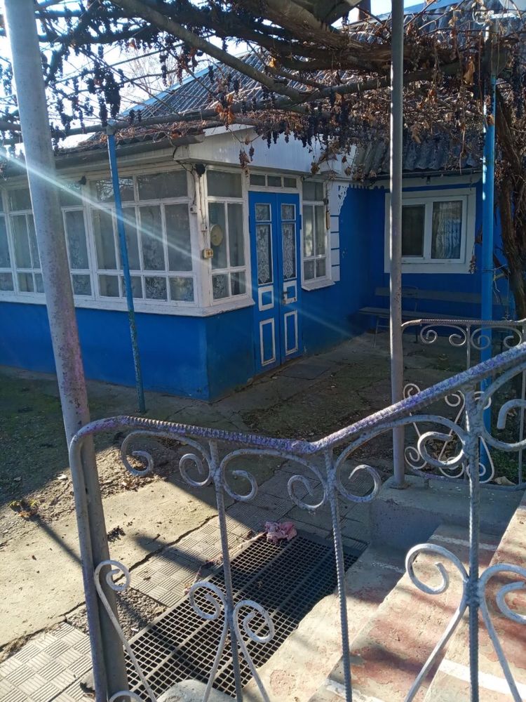 Господарський, охайник будинок в селі Яришів