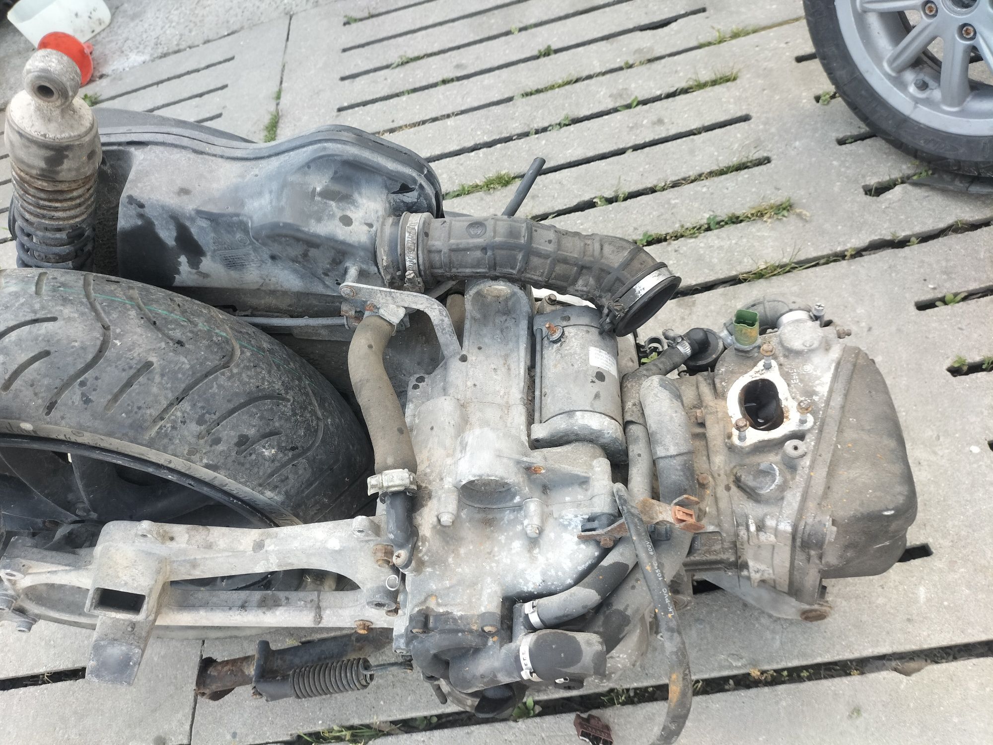 Silnik Piaggio MP3 400,x9,x8