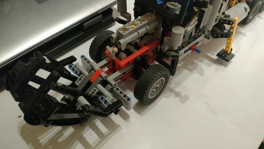 Klocki LEGO 9397 Ciężarówka do transportu drewna
