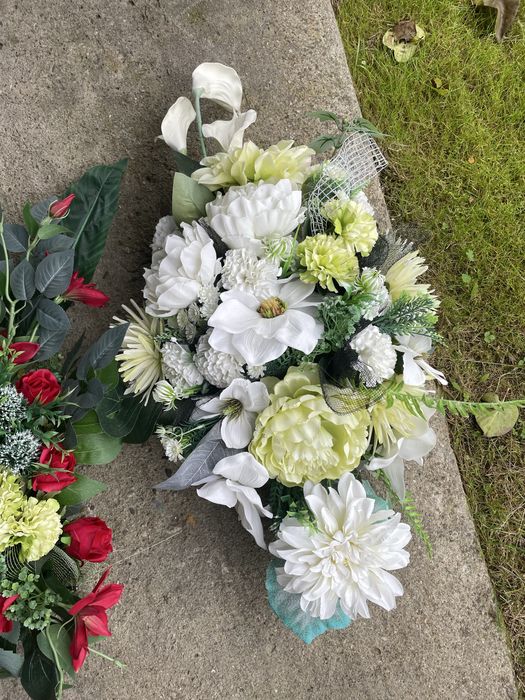 wiązanki cmentarne sztuczne kwiaty