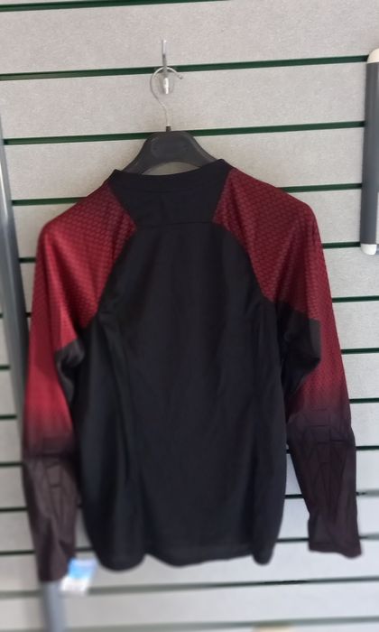 Camisolas Rinat guarda redes