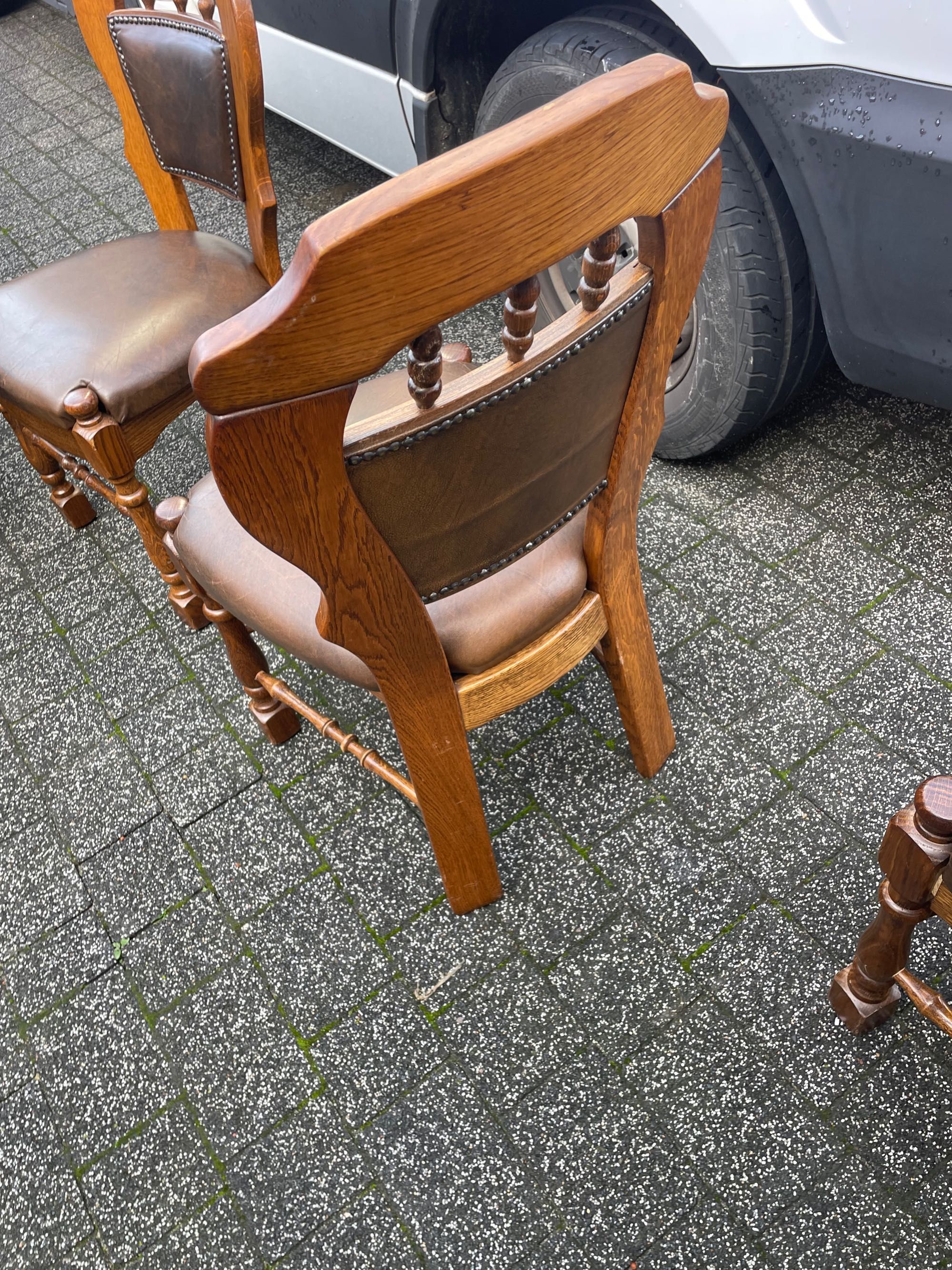 krzesła drewniane