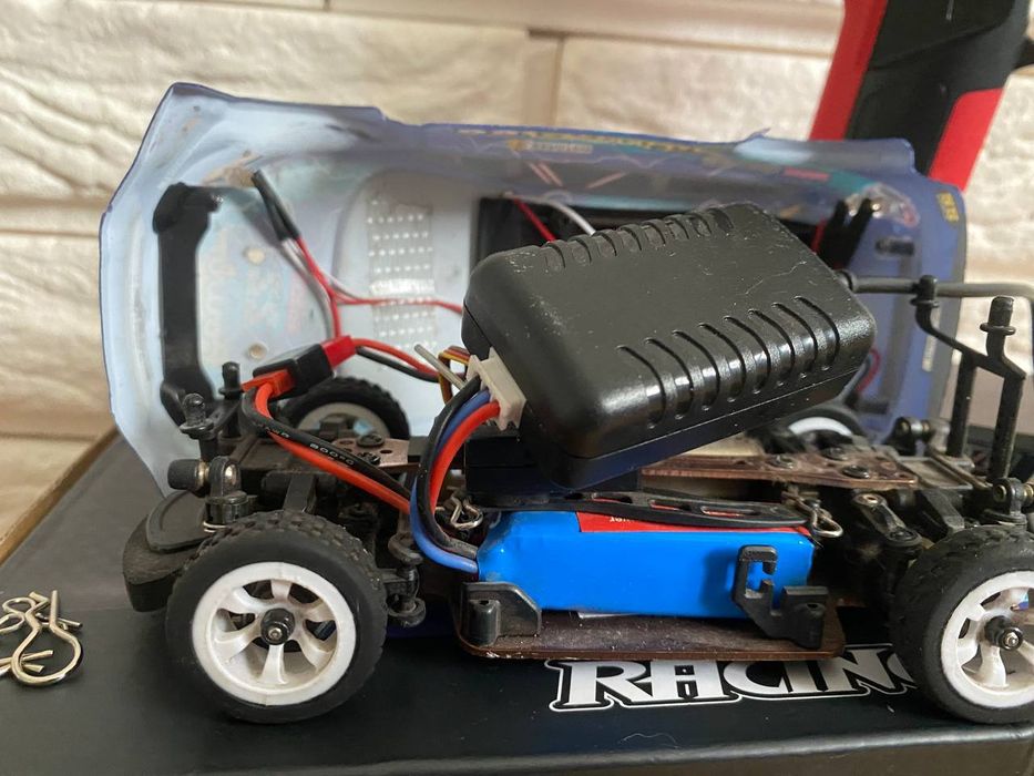 Машинка на радіоуправлінні для дрифту WLToys 284010 4WD 1:28