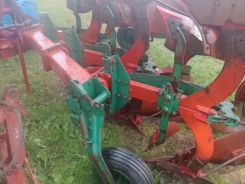 Pług Kverneland  obrotowy 3-4 skibowy