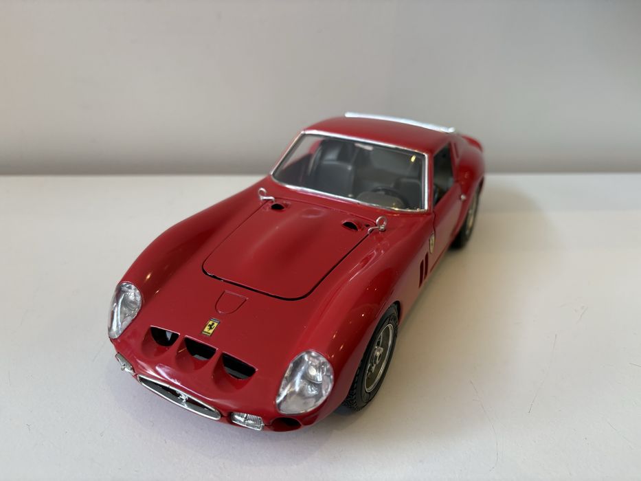 Model Ferrari 250 GTO 1:18 BBurago Burago (maisto welly)