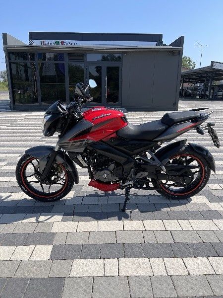 Bajaj Pulsar 200 NS, 2018 рік | Гарний стан

Продам Bajaj Pulsar 200 N