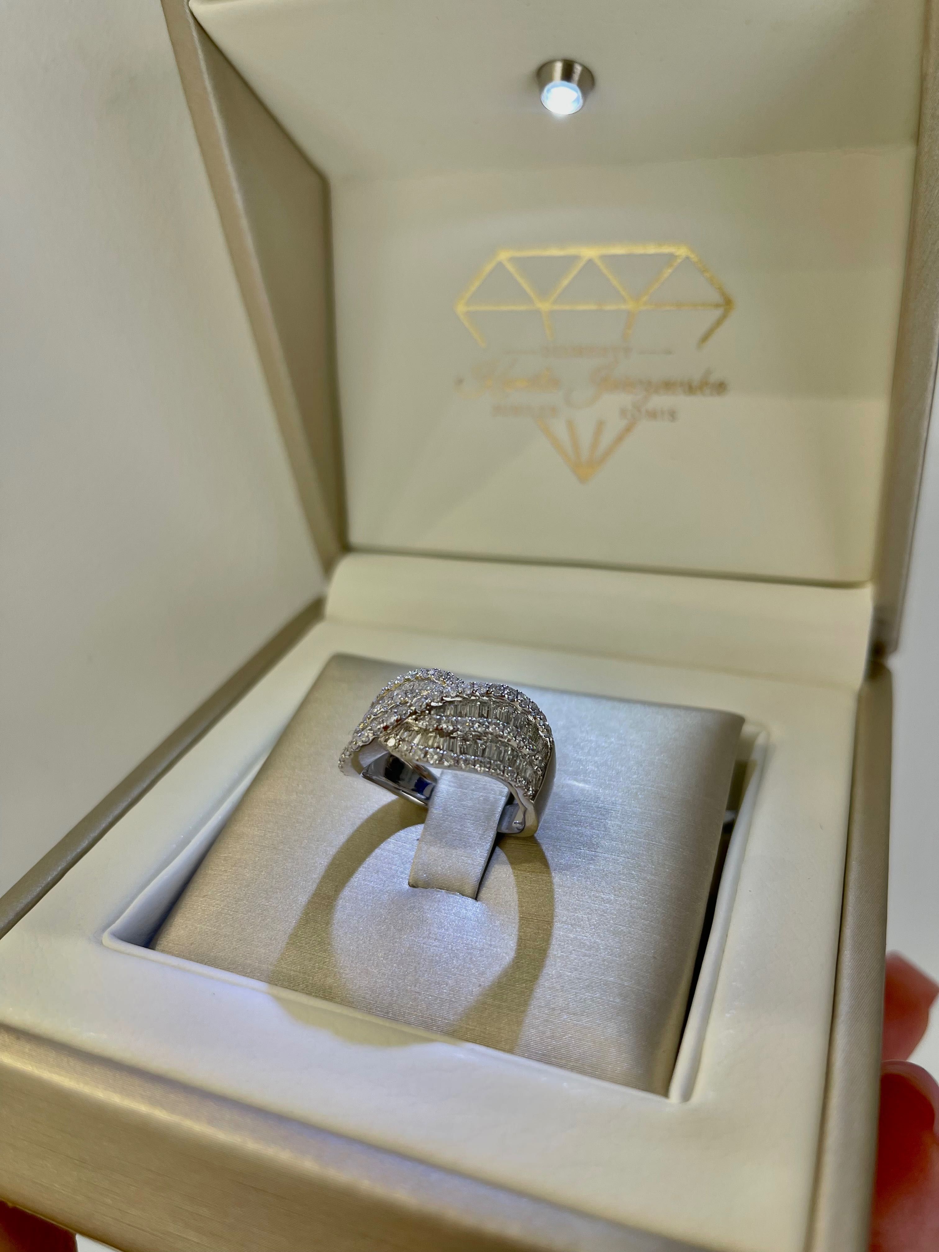 Pierścionek Infinity z diamentami naturalnymi 1.71 Ct