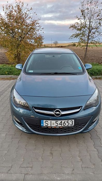Opel Astra Dwa komplety kół, nowy akumulator, hak holowniczy (homologacja)