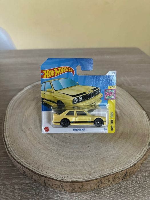 Miniatura Hot Wheels ’92 BMW M3