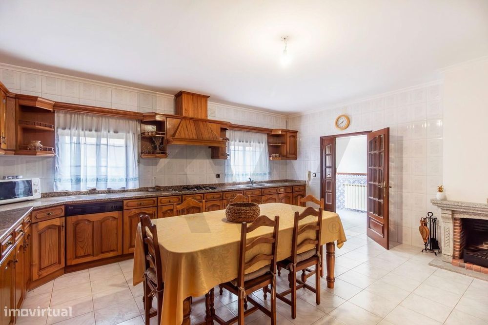 A Sua Nova Casa em Valpaços Espera por Si! – Moradia T4 com Jardim