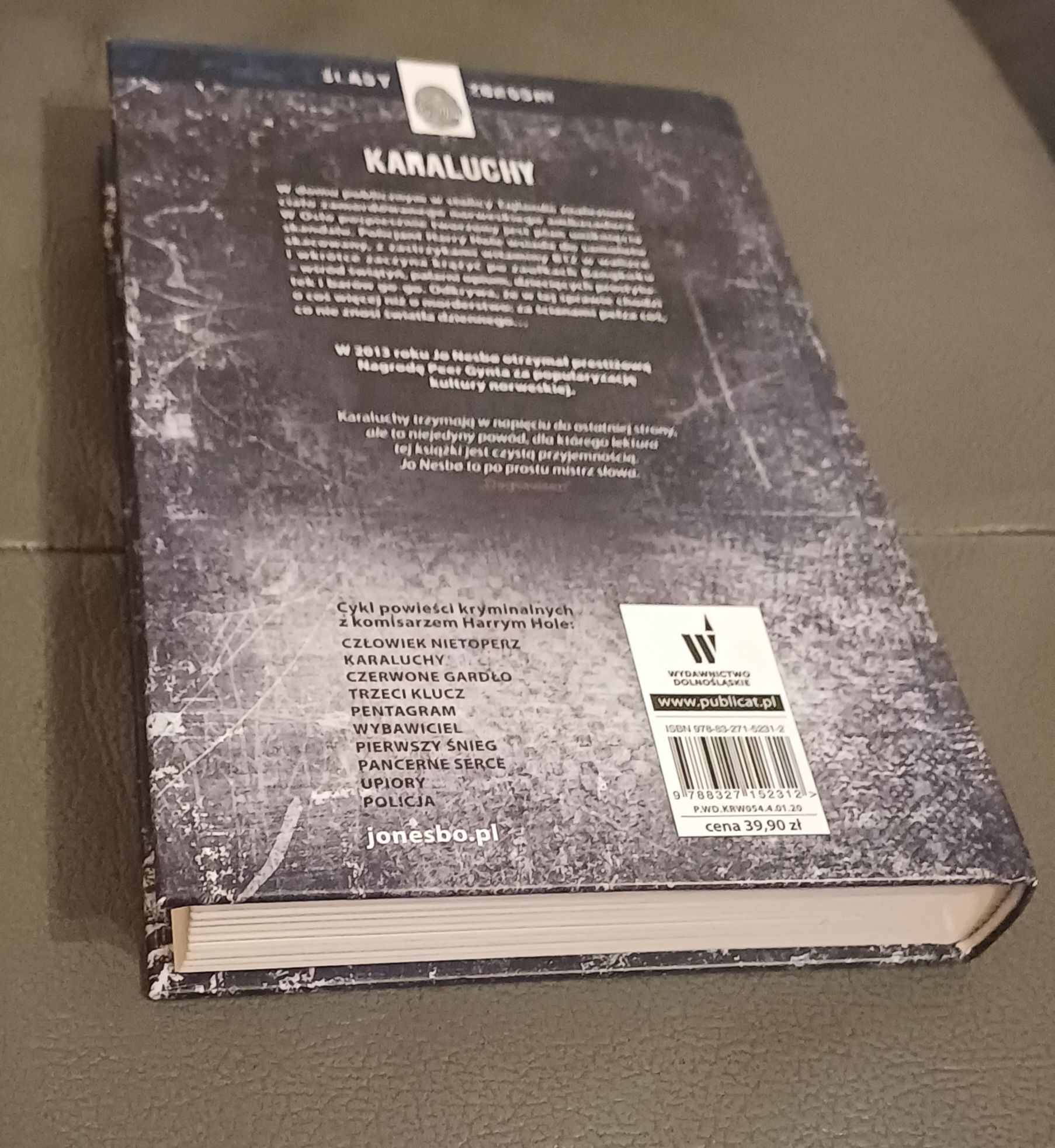 Jo Nesbø "Karaluchy" - jak nowa.