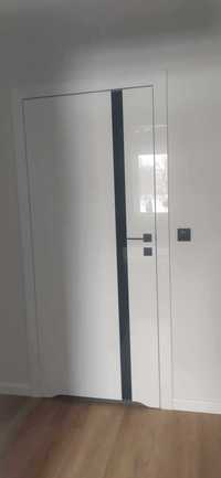 Aktualne - Drzwi Dre Vetro D2 Bianco 70cm łazienkowe bezprzylgowe