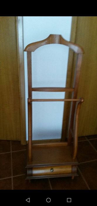 Pendurador em cerejeira