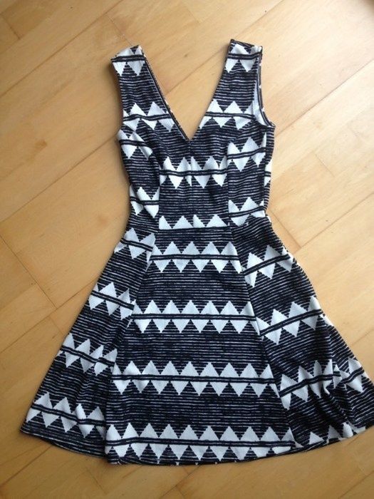 Czarno biała sukienka wzorki azteckie H&M 34 XS
