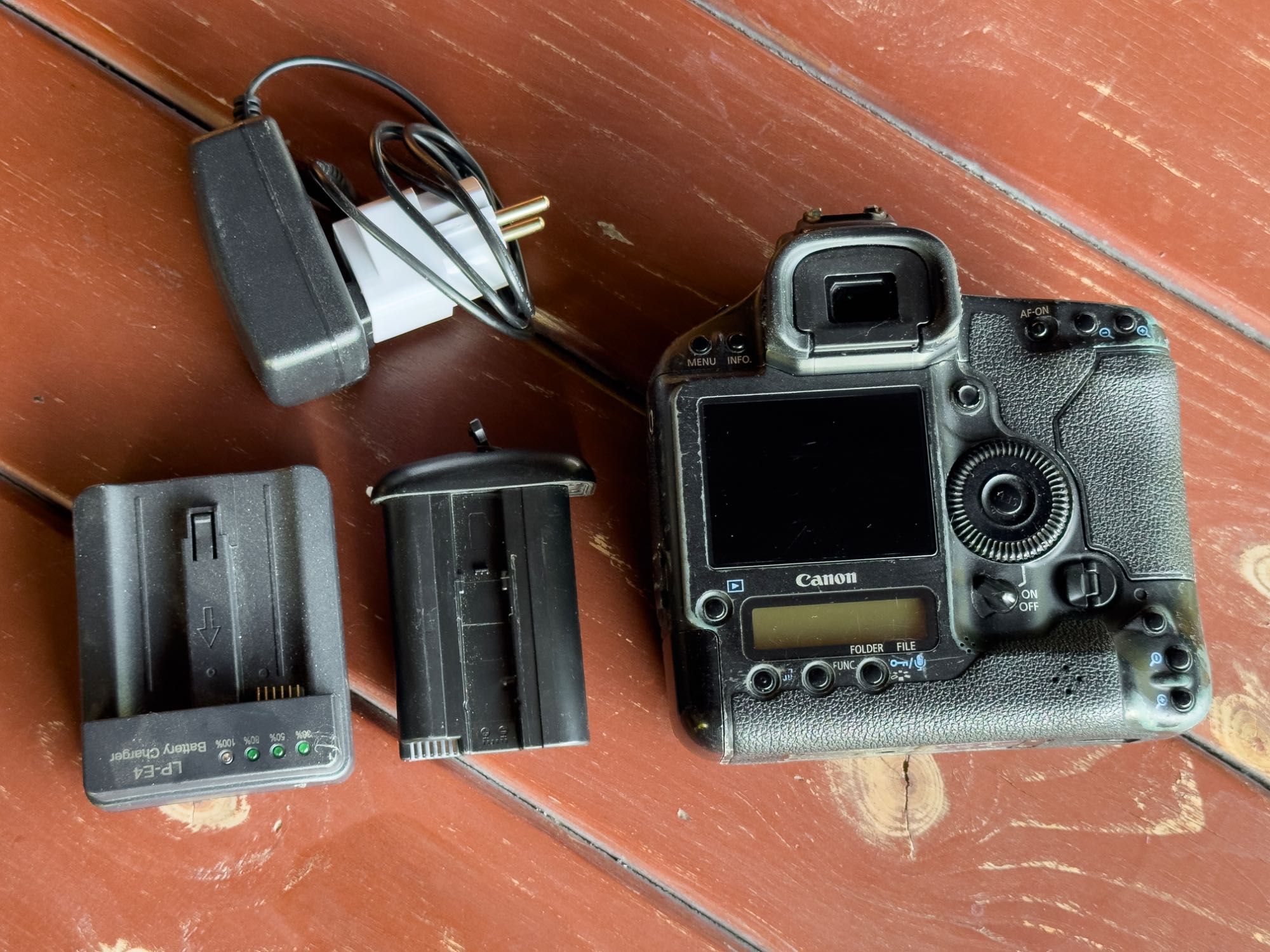 ТОП - Canon 1d markiV професійний - 16мп, 10к/с - два акуми, зарядка