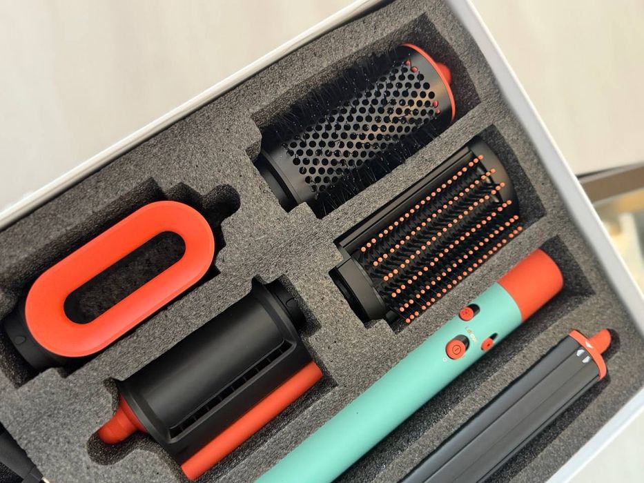 Стайлер для волосся з насадками у стилі Dyson