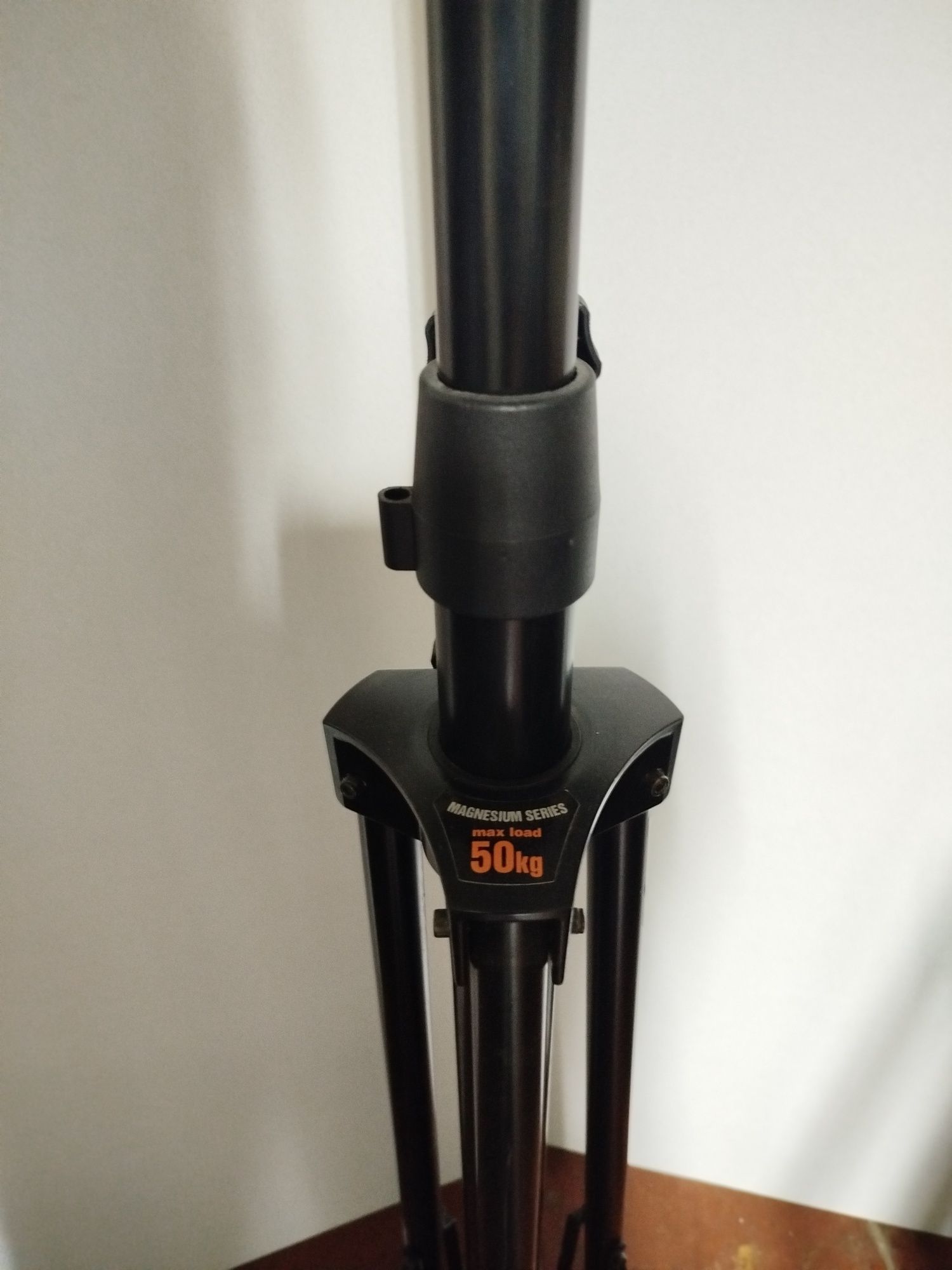 Tripé p/colunas JBSystems