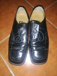 Sapatos pretos clássicos n°41