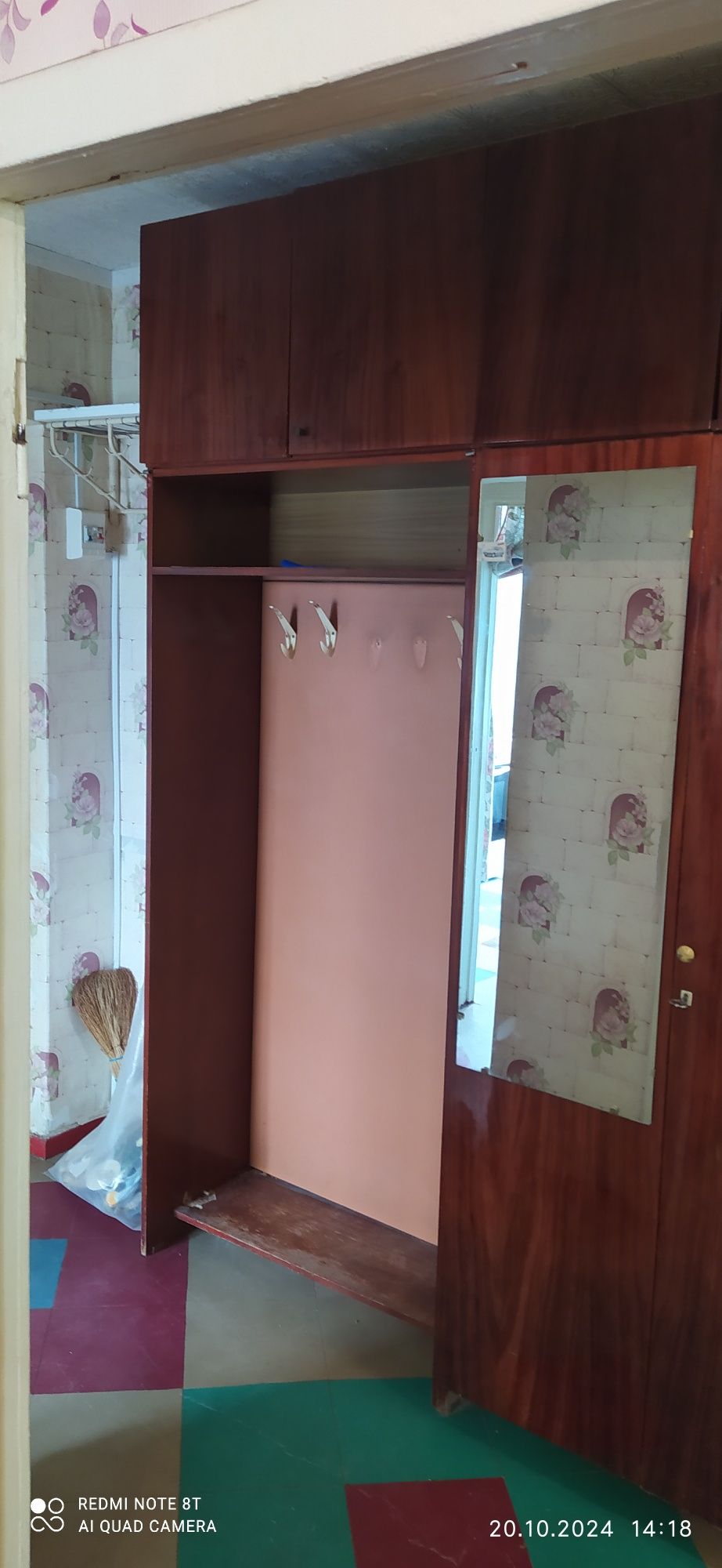 Продам прихожую б/у