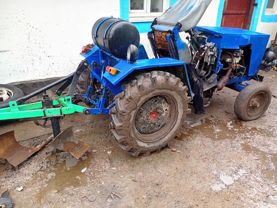 Продам терміново трактор