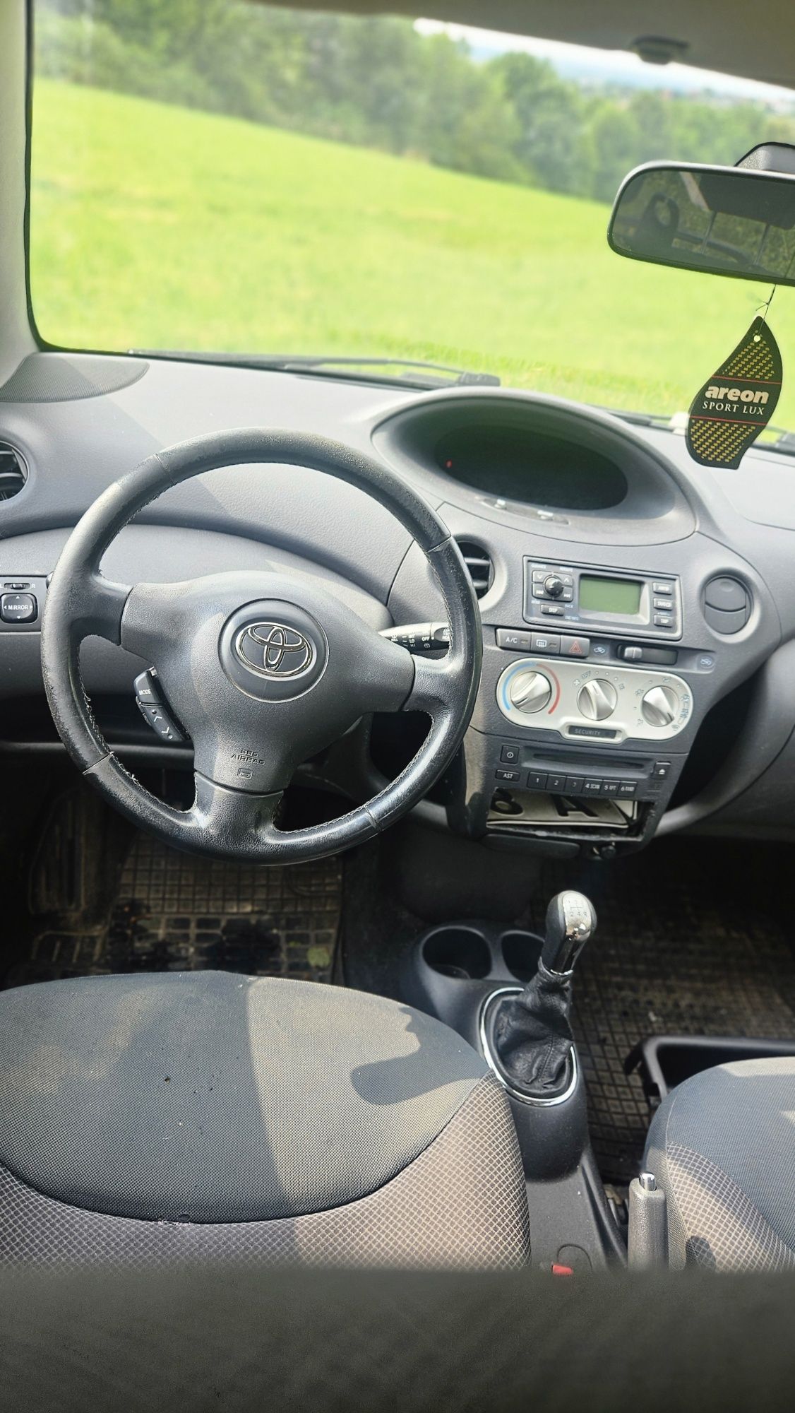 Toyota Yaris 1.4 Diesel, 2003 r.  Srebrna, zadbana, gotowa do jazdy!