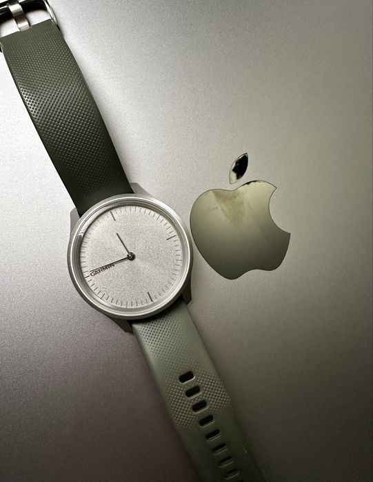 Garmin Vivomove Style сріблястий з ремінцем кольору Хакі