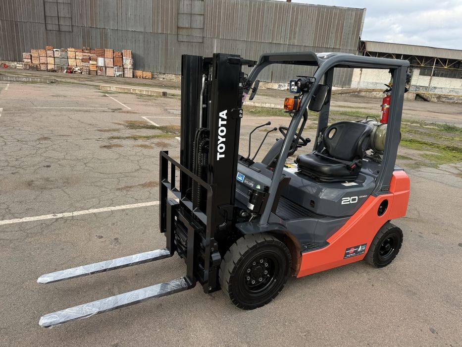 Навантажувач вилковий з вагами TOYOTA02-8FG20 вилочный погрузчик, кара