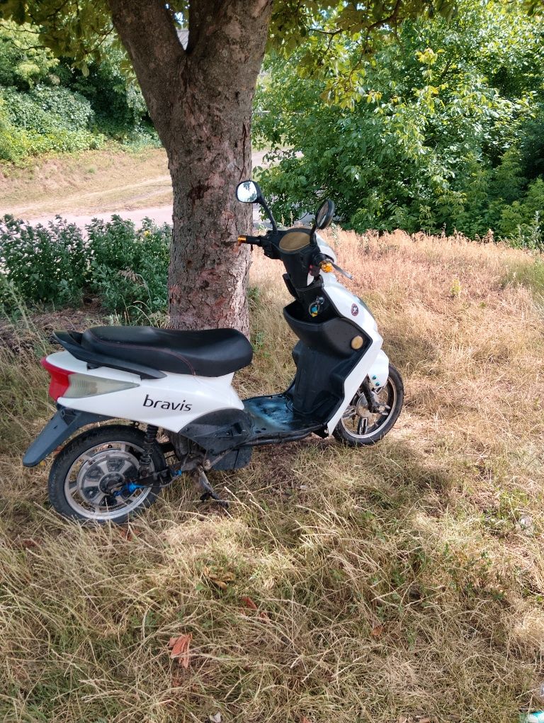 Продам електроскутер bravis
