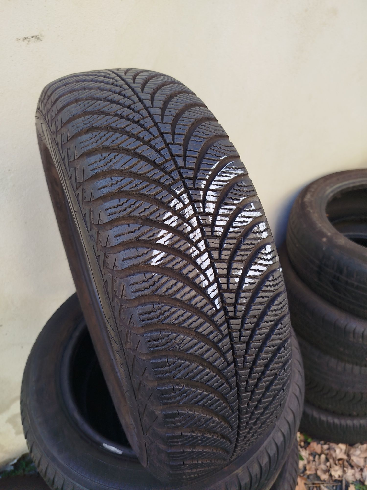 185/70/14 88T Goodyear Vector 4 seasons 1 sztuka że