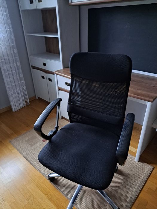Zestaw mebli do pokoju młodzieżowego
