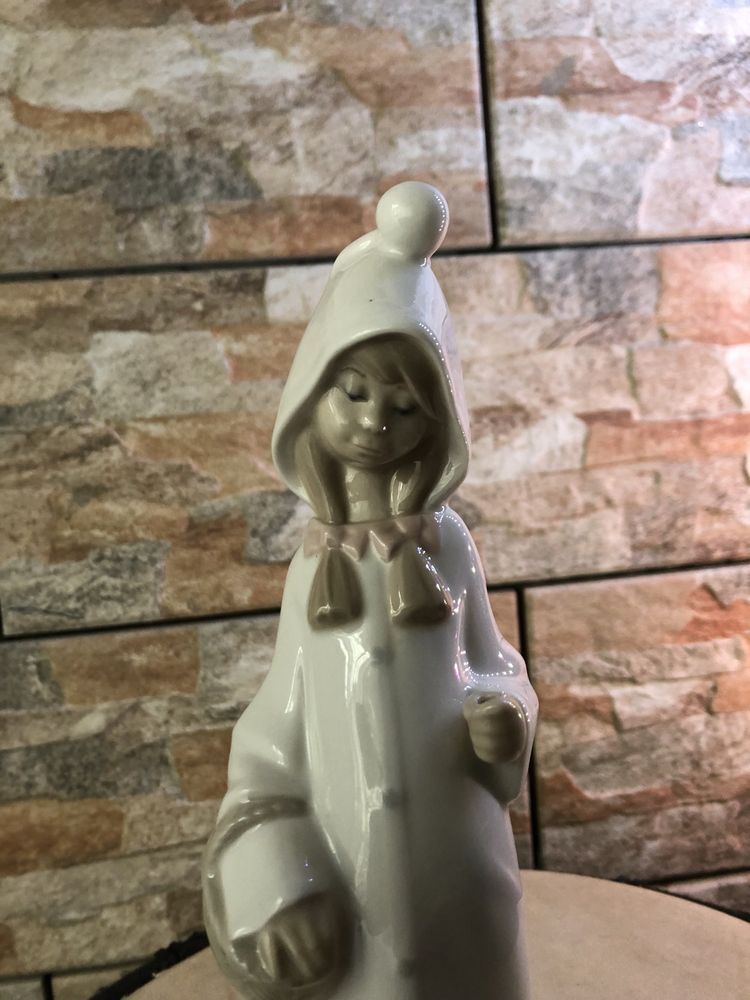 Stara figurka porcelana LLARDO dziewczynka z koszykiem