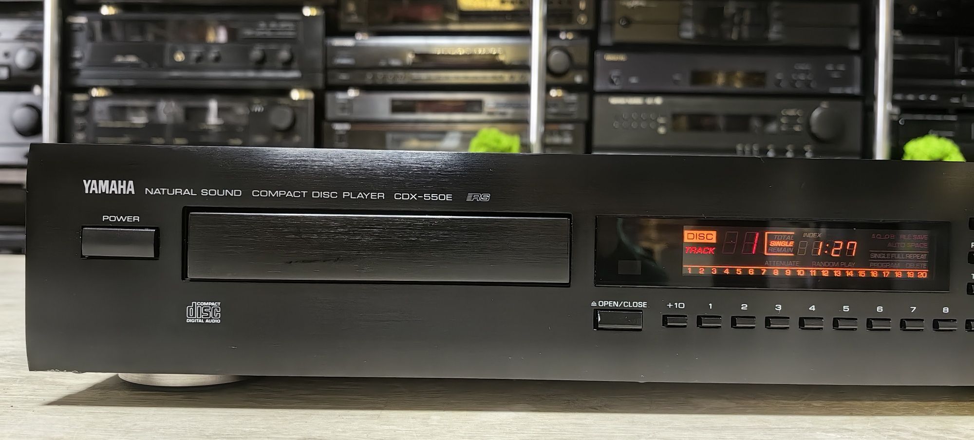 CD програвач Yamaha CDX-550E