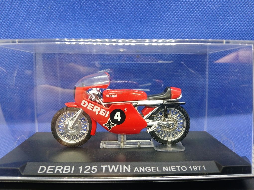 Miniaturas escala  1/24 Moto GP 9 modelos diferentes