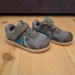 22 Adidaski Nike szare dla chlopca lub dziewczynki.