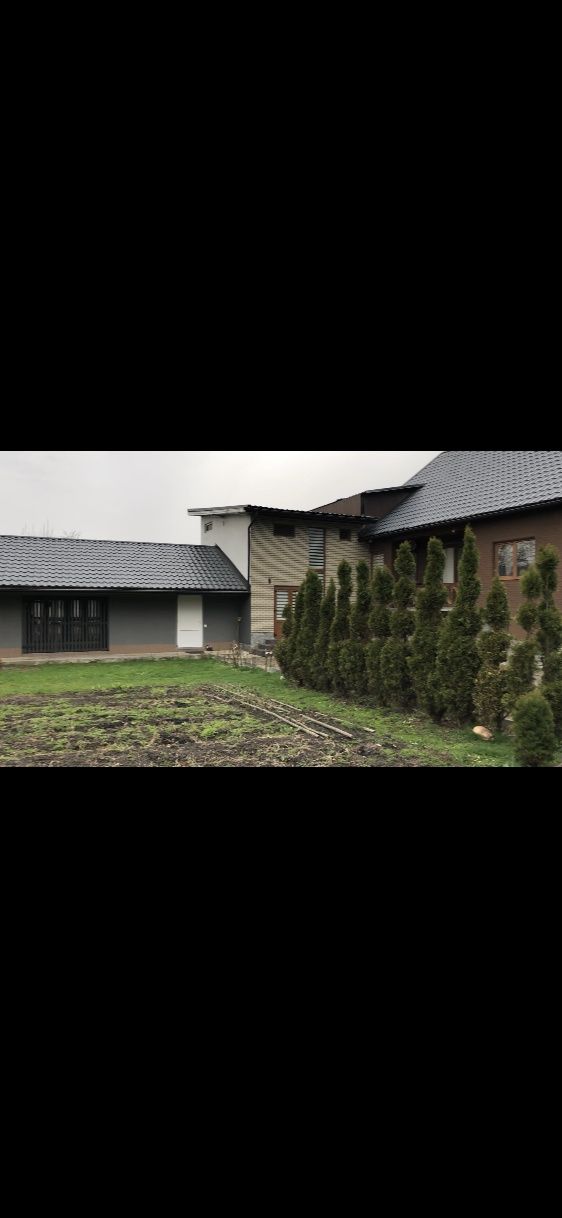 Будинок в продажі з аредним приміщенням та прибудовою